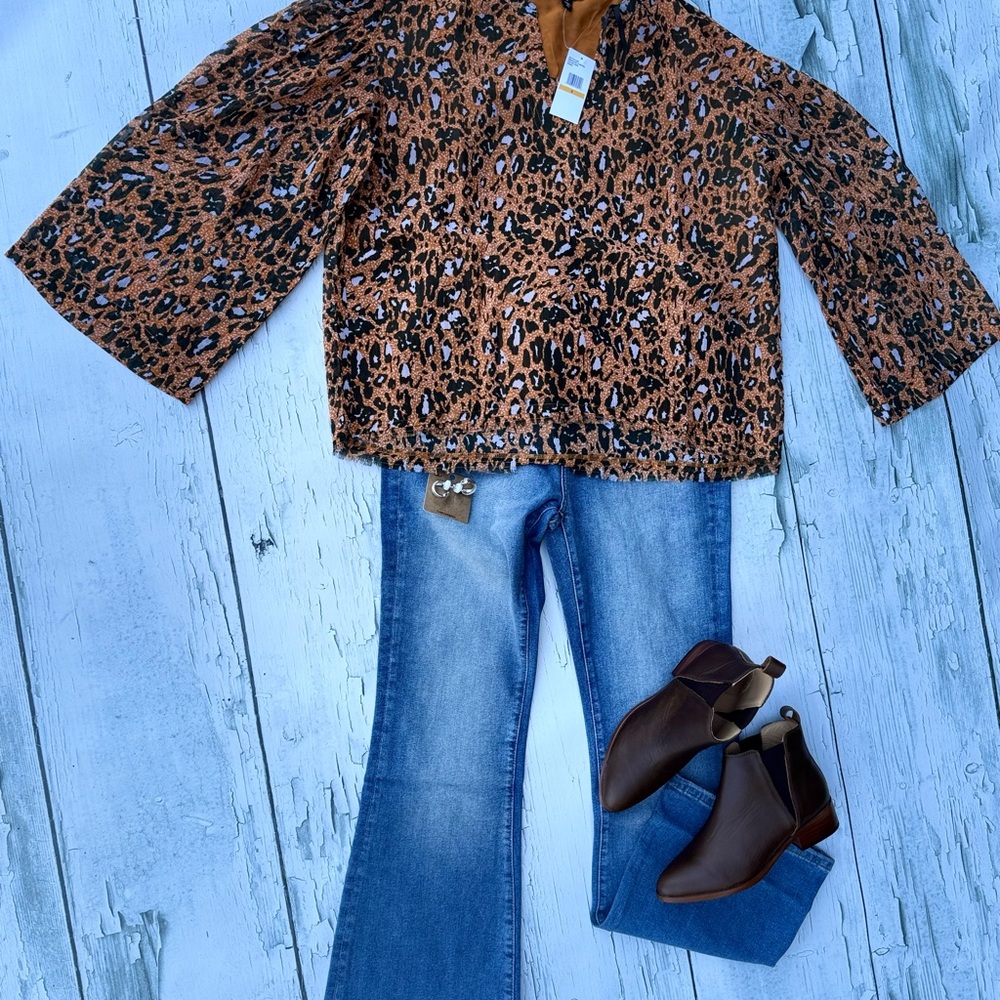 Jessica Simpson Leopard Print‎ V-Neck Women's Top - Picture 4 of 5